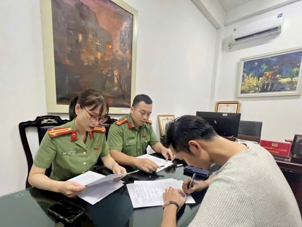 Công an Hà Nội kiểm tra đột xuất cuộc thi hoa hậu, phát hiện vi phạm