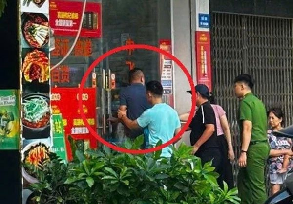 Công an Hải Phòng thực nghiệm lại hiện trường vụ cướp tại cửa hàng tạp hóa