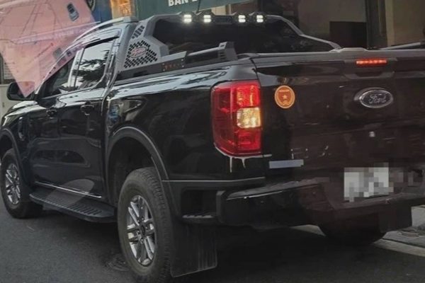 Công an Hải Phòng xử lý xe bán tải lắp thêm đèn từ phản ánh trên VNeTraffic