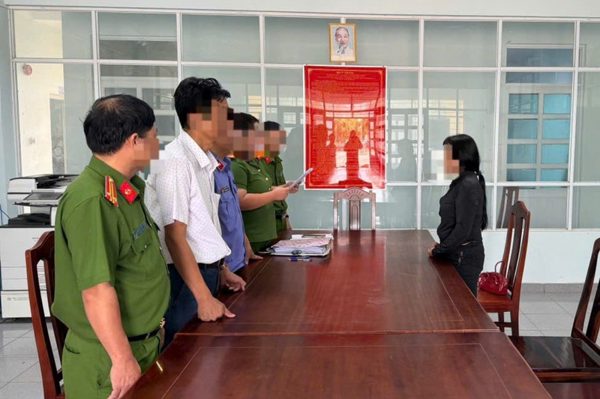 Công an khám xét nhiều phòng bác sĩ tại một trung tâm y tế ở Lâm Đồng