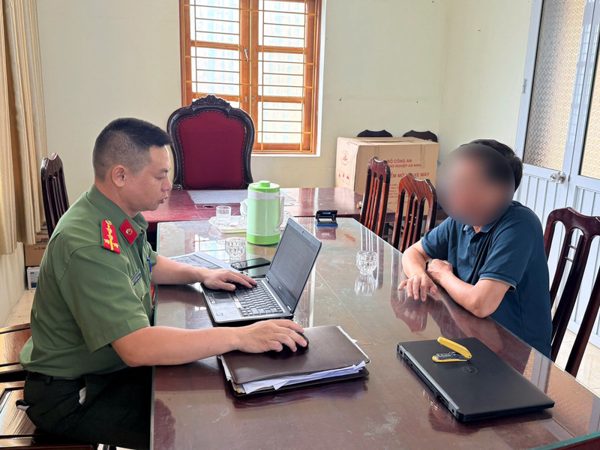 Công an làm việc với 2 trường hợp tương tác trên trang Lê Trung Khoa