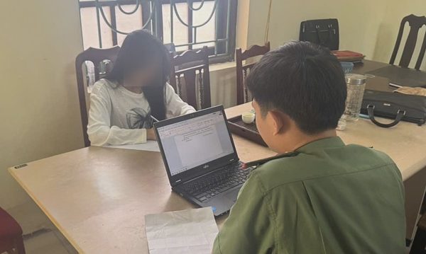 Công an làm việc với cô gái admin 'Những người ghét bố mẹ'