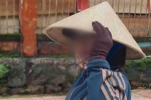 Công an làm việc với người phụ nữ chửi bới, xúc phạm du khách tại lễ hội sầu riêng