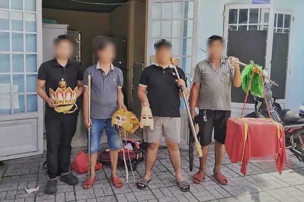 Công an làm việc với "thầy trò Đường Tăng" cưỡi ngựa vào làn ô tô ở TPHCM