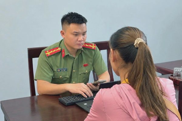 Công an mời người đăng ảnh về bài thơ “Thịt chó” lên làm việc