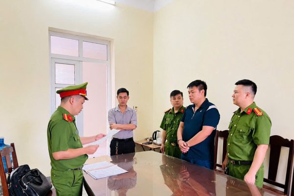 Công an Phú Thọ khởi tố giám đốc liên quan vụ đổ gần 290 tấn chất thải trái phép