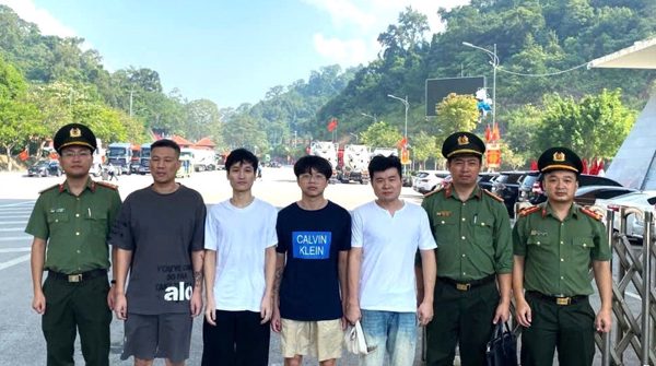 Công an Phú Thọ trục xuất 4 công dân Trung Quốc