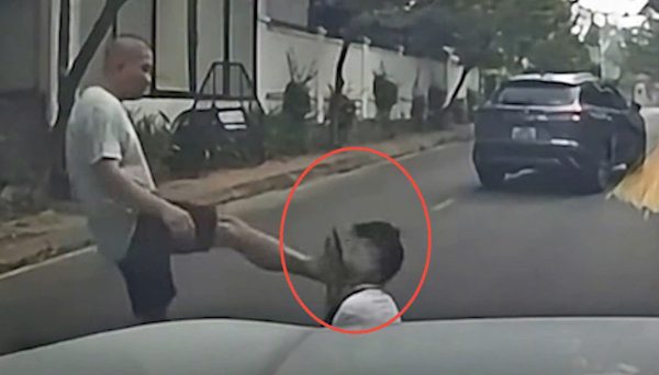 Công an Phú Thọ xác minh kẻ côn đồ chặn xe, đấm đá tài xế gục xuống đường