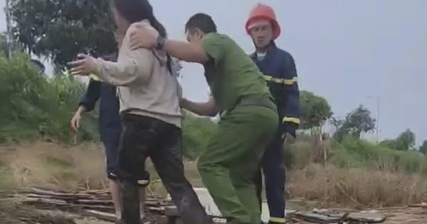 Công an phường ở Quảng Ngãi cứu sống nữ sinh lớp 9 nhảy cầu tự tử