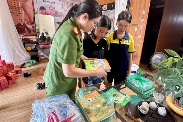 Công an Thái Nguyên tiếp sức 40 'con đỡ đầu' bước vào năm học mới