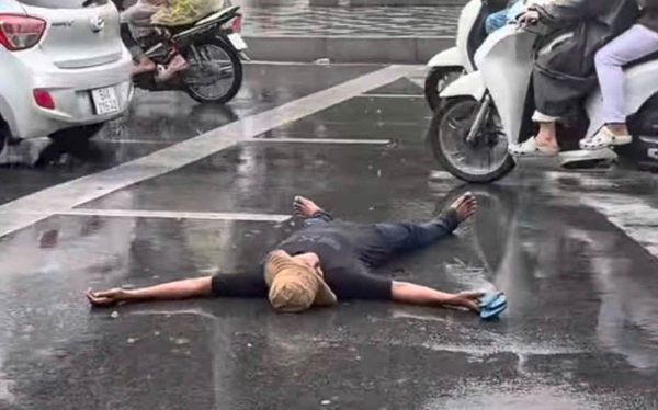 Công an thông tin về video người đàn ông nằm giữa đường ở Cần Thơ