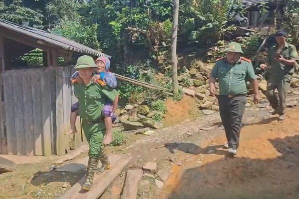 Công an tìm kiếm cụ bà 81 tuổi mất tích khi đi làm nương