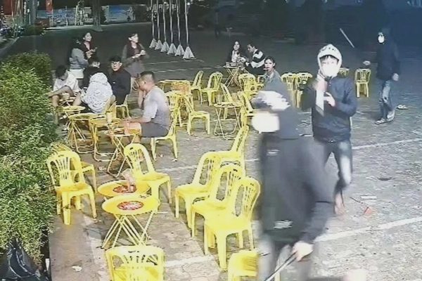 Công an tìm nhân chứng vụ nhóm người bịt mặt đánh nhau 9 tháng trước