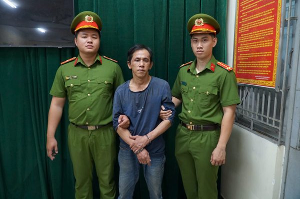 Công an TP.HCM bắt nghi phạm cướp tiệm vàng sau hơn 1 giờ gây án