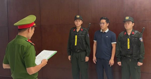 Công an TP.HCM khởi tố Giám đốc Công ty Dwatch vì bán đồng hồ, trang sức giả