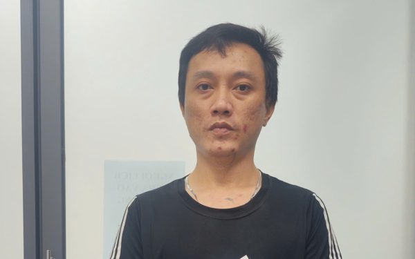 Công an TP.HCM thông tin vụ người đàn ông dùng gậy đập phá xe tải trên đường Quách Điêu