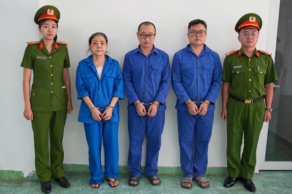 Công an TPHCM khởi tố, bắt 3 đối tượng in lậu 21.000 quyển sách