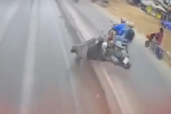 Công an TPHCM tìm 3 người đi trên một xe máy liên quan đến vụ TNGT chết người