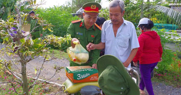 Công an xã gần dân, vì dân
