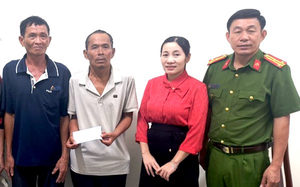 Công an xã giúp 'người đàn ông lang thang' tìm được gia đình