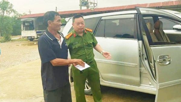 Công an xã ở Quảng Trị hỗ trợ người dân tìm lại thân nhân sau 10 năm mất liên lạc
