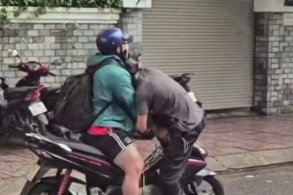 Công an xác minh thông tin người đàn ông bị đánh vì nhắc “dừng bấm còi xe”