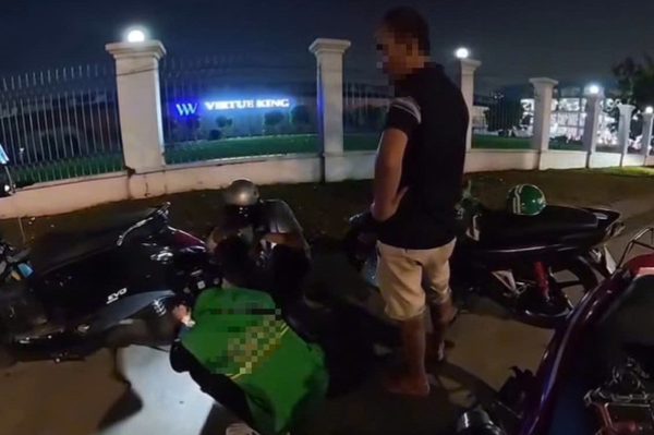 Công an xác minh vụ tài xế xe ôm bị đe dọa khi vá xe miễn phí ở TPHCM