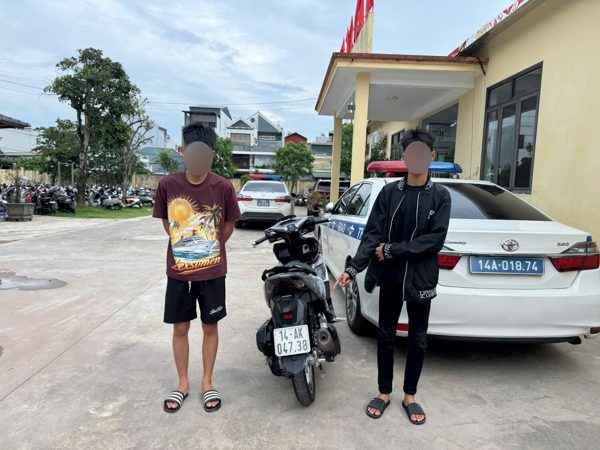 Công an xử phạt thanh niên lái xe máy 'bốc đầu' rồi khoe trên mạng xã hội