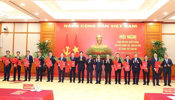 Công bố 12 quyết định của Bộ Chính trị, Ban Bí thư về công tác cán bộ