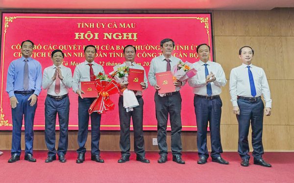 Công bố hàng loạt quyết định cán bộ chủ chốt ở Cà Mau