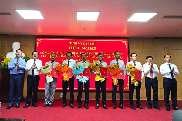 Công bố quyết định của Ban Bí thư Trung ương Đảng và Ban Thường vụ Tỉnh uỷ Cà Mau về công tác cán bộ