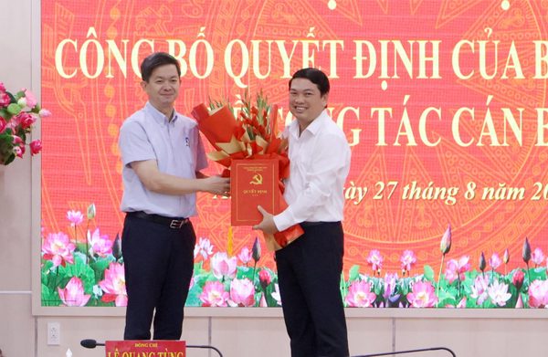 Công bố quyết định của Ban Bí thư Trung ương Đảng về công tác cán bộ