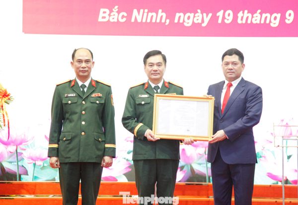 Công bố quyết định của Bộ trưởng Bộ Quốc phòng về công tác cán bộ ở Bắc Ninh