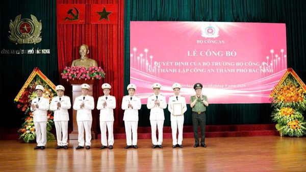 Công bố Quyết định thành lập Công an thành phố Bắc Ninh và 12 phường mới