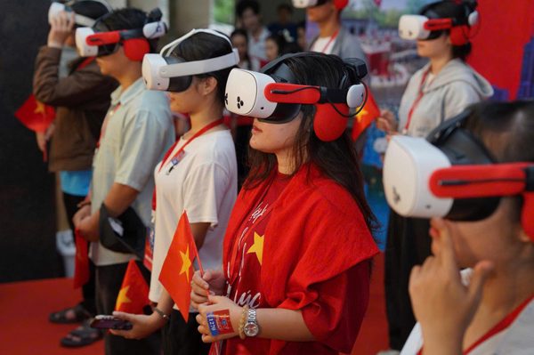 Công nghệ VR đưa công chúng 'Trở về thời khắc thiêng liêng' mùa Thu năm 1945