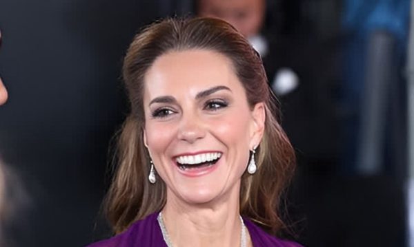 Công nương Kate rạng ngời