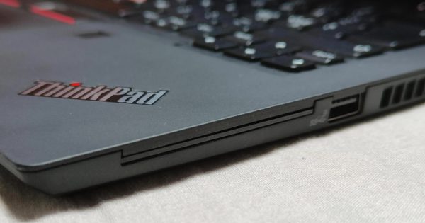 Cổng SC bí ẩn trên laptop có tác dụng gì?