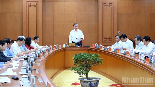 Công tác tư tưởng phải sát thực tiễn, chủ động phát hiện và thúc đẩy giải quyết vấn đề