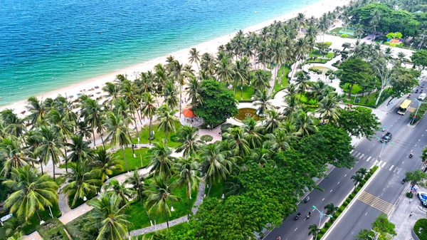 Công trình chắn biển được tháo dỡ, đường ven biển Nha Trang khoe diện mạo mới