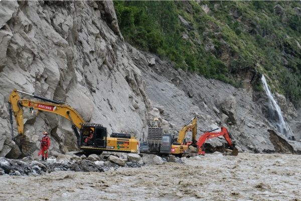 Công trình duy nhất đứng vững tại cửa khẩu Nepal - Trung Quốc sau lũ quét