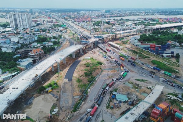 Công trình nút giao Tân Vạn ở Vành đai 3 TPHCM làm nứt nhà, người dân ngóng tiền bồi thường