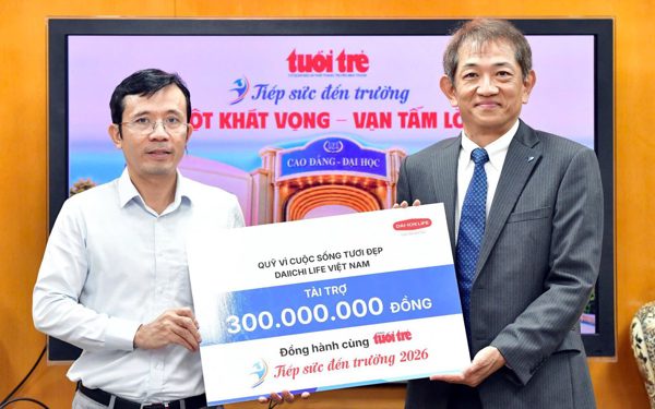 Công ty Bảo hiểm Daiichi Việt Nam trao 300 triệu tiếp sức đến trường: Mong các bạn trẻ đón nhận và vượt qua thử thách