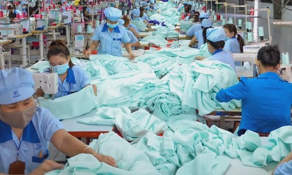 Công ty may 50 năm tuổi tiếp tục lỗ nặng