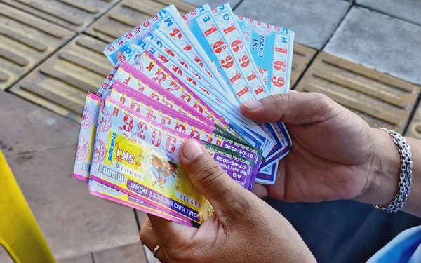 Công ty xổ số nên chăm lo cho người bán vé số dạo thay vì cứ đi 'học kinh nghiệm' nước ngoài