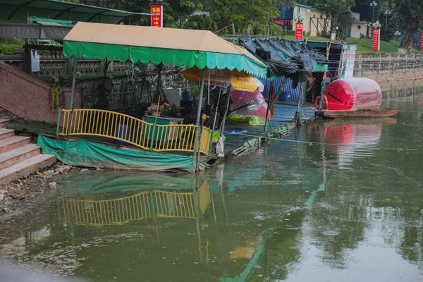 Công viên Thủ Lệ ở Hà Nội cũ kỹ, hoen gỉ trước khi được quy hoạch lại