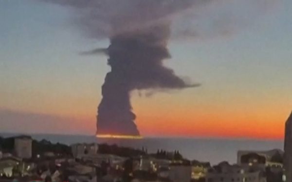 Cột khói đen khổng lồ bốc lên ngoài khơi thành phố Sochi, Nga lên tiếng