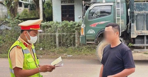 CSGT Đà Nẵng tăng cường kiểm soát đoàn xe chở đất sau phản ánh của Báo Thanh Niên
