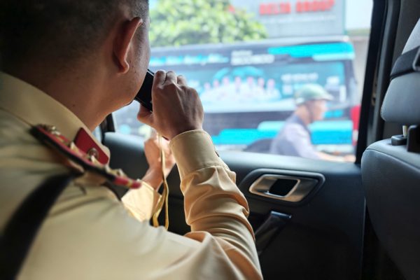 CSGT Hà Nội bí mật ghi hình, xử lý loạt xe limousine đón, trả khách sai quy định