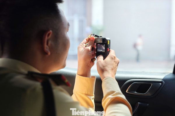 CSGT Hà Nội ghi hình xử phạt hàng loạt xe limousine vi phạm
