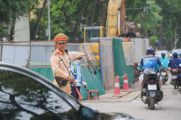 CSGT khuyến cáo người dân khi di chuyển qua 62 vị trí rào chắn ở Hà Nội
